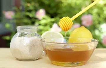 Lemon juice with sugar and honey to get rid of dark elbows and knees