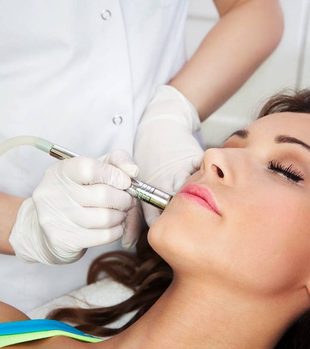 Top 10 Clinics Centers That Provide Laser Treatment For Acne Scars
