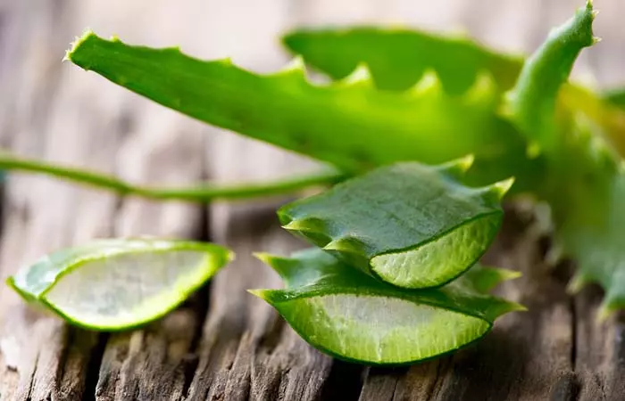 Aloe vera to get rid of dark elbows and knees