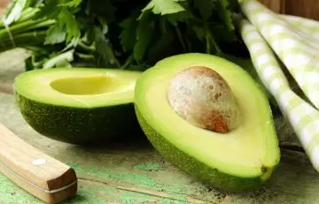 Using avocados as a way to moisturize oily skin