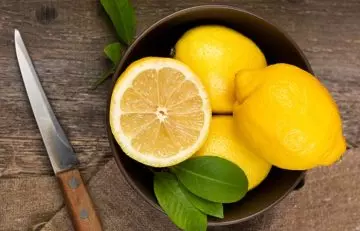 Lemon solution as home remedy for swollen feet