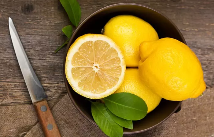 Lemon solution as home remedy for swollen feet