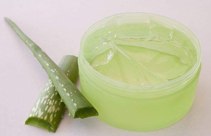 Aloe vera gel for prickly heat