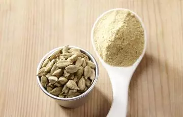 Cardamom powder for hiccups