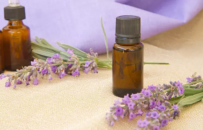 Lavender essential oil for prickly heat