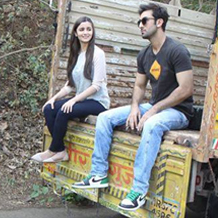 Alia bhatt without makeup spotted with Ranbir Kapoor