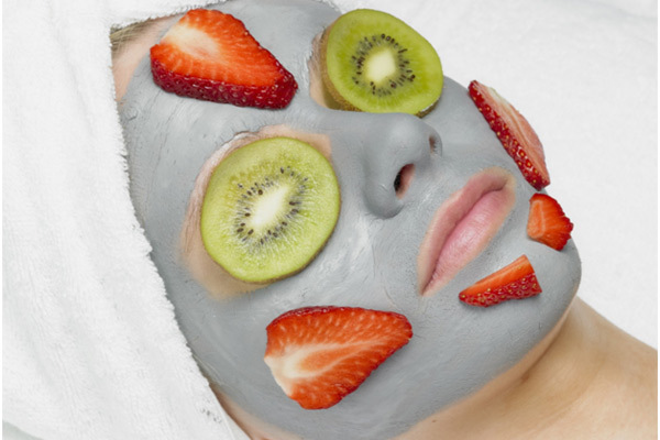 kiwi and strawberries face mask