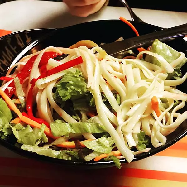 Flat noodle Chinese salad
