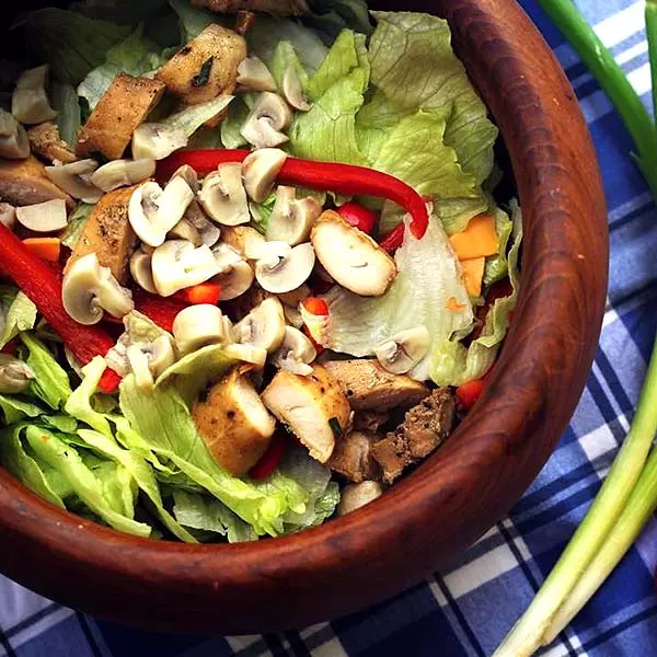Grilled mushroom and chicken Chinese salad