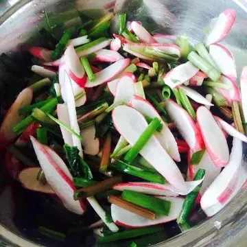 Classic spring onions and lotus stem Chinese salad
