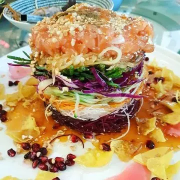 Crab and pomegranate Chinese salad