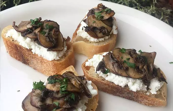 Mushroom tartine