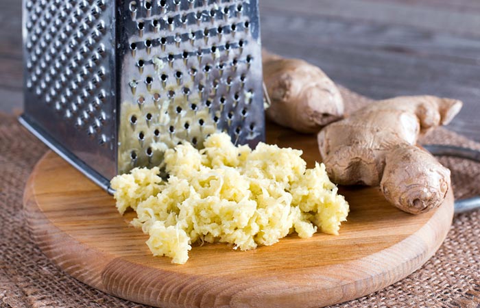 Grated ginger is a home remedy for bleeding gums