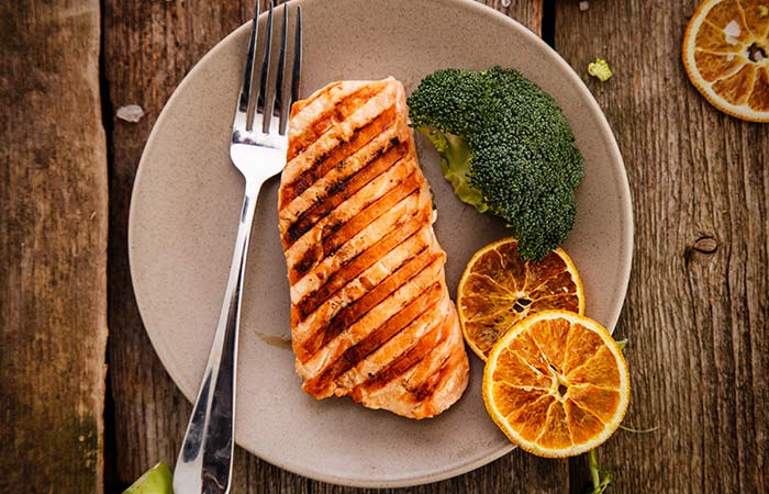 Grilled salmon with broccoli for week 4 of ketogenic diet