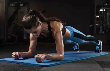Woman performing planks as part of 1000-calorie workout