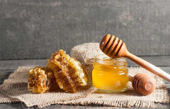 Honey for leg ulcers