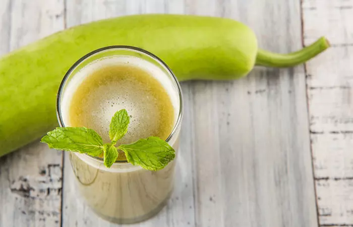 Bottle gourd, apple, and herbs juice for weight loss