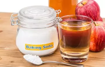 Baking soda and apple cider vinegar on a table