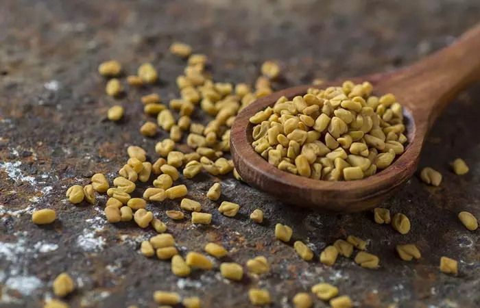 Fenugreek seeds and lemon for dandruff