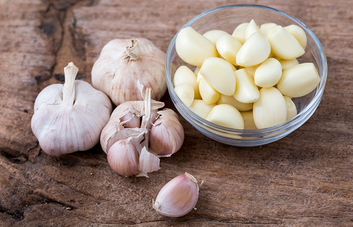 Garlic to help remove skin tags