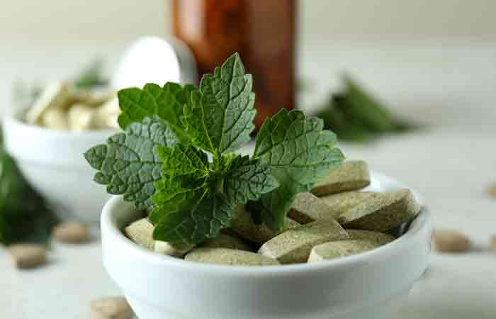 Nettle leaves and supplement tablets