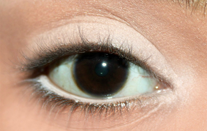 Way 4 to wear a white eyeliner