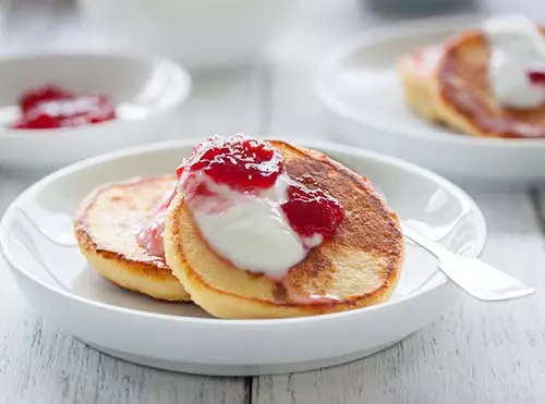 Cottage cheese pancake with raspberry jelly for weight gain