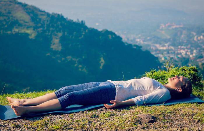 Poses de ioga fáceis de tratar a ansiedade 11