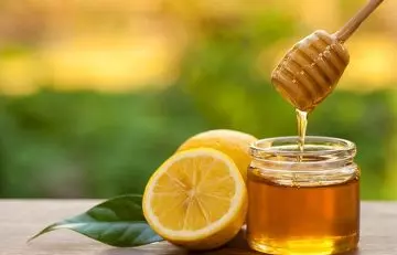 Lemon and honey for blackheads on nose