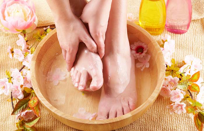Soak your feet as part of a French pedicure