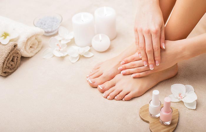 Add French tips for an ideal French pedicure look