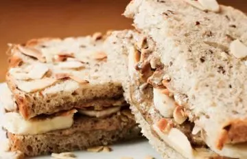 Low Calorie Lunch - Almond Butter And Banana Sandwich