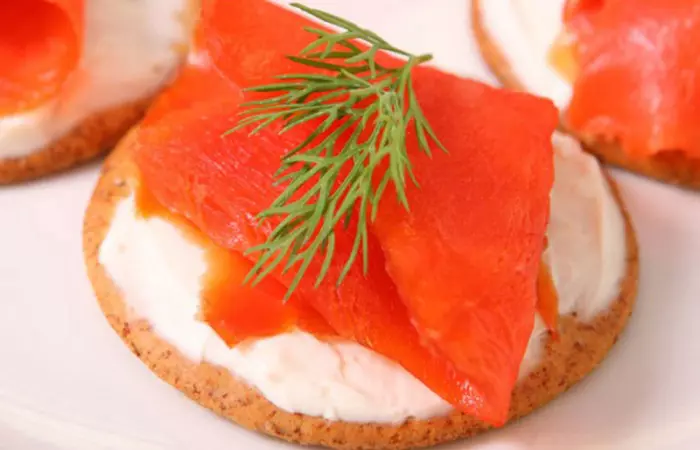 Low Calorie Lunch - Bagel With Lox