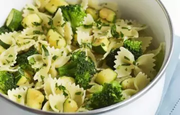 Low Calorie Lunch - Courgette, Broccoli and Gremolata Pasta