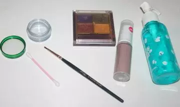 What you need to make eyeliner with eyeshadow