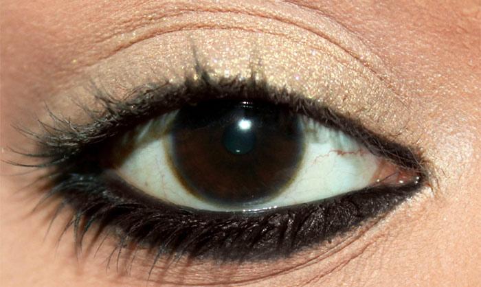 Woman doing make-up tutorial ends up with black eye after being assaulted  by eyeliner