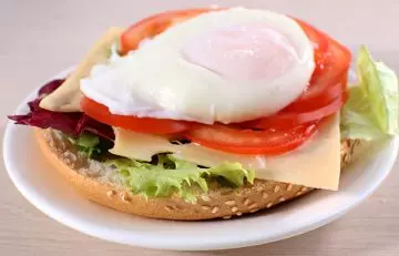 Low Calorie Lunch - Egg Tomato And Avocado Sandwich