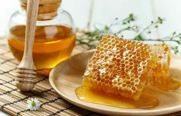Honey for naturally glowing skin