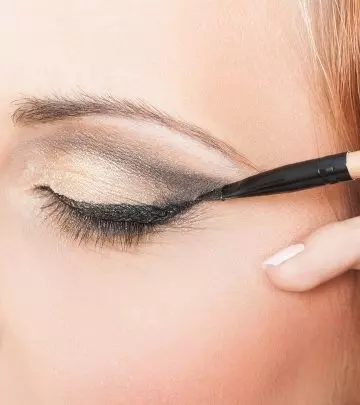 Simple-Hack-To-Prevent-Smudging-Of-Eyeliner-–-Tutorial-With-Detailed-Steps
