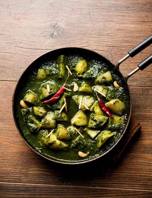 Aloo palak is a quick Indian vegetarian dinner food