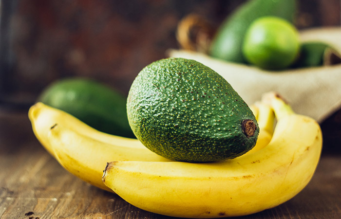 Banana and avocado for preparing protein-rich hair masks