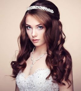 Best Hair Colors For Blue Eyed Woman
