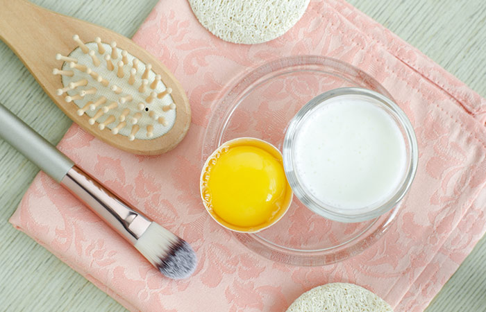 Yogurt and raw egg for preparing protein-rich hair masks