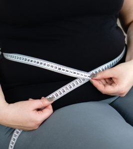 如何负责女性体重增加的激素？
