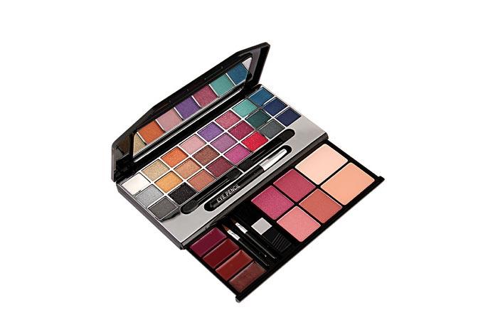 Top 10 Professional Makeup Kits In India - 2021 Update