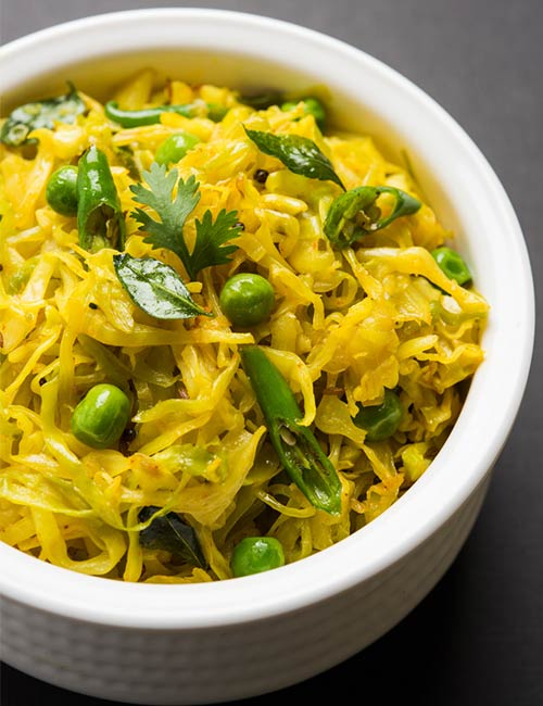 Patta gobi matar is a quick Indian vegetarian dinner food