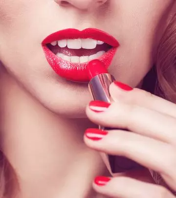 Top-5-Brick-Red-Lipstick-Shades-Available-In-India