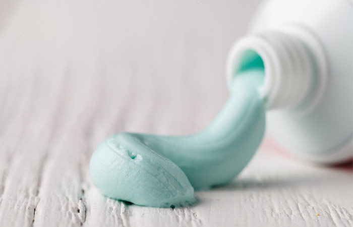 Use toothpaste as a way to treat shoe bites
