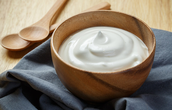 Yogurt to cleanse the skin