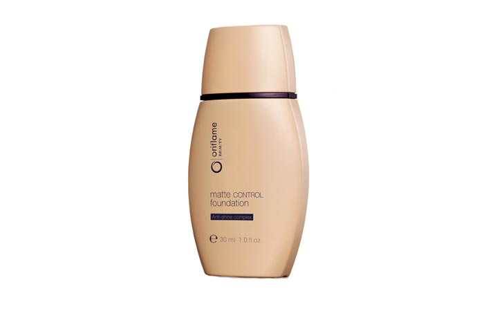 Lakme Absolute White Intense Skin Cover Foundation